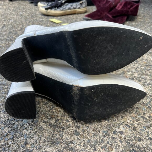 Pretty Little Thing White Croc Block Heel Point Boot, in size US 8 - Picture 4 of 7